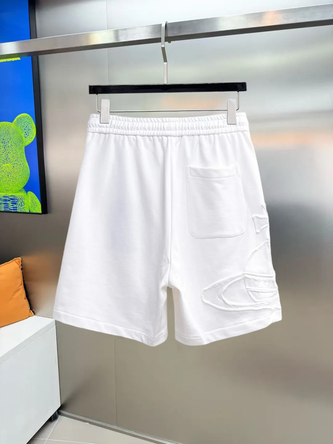The Queen Mother's three-standard complete 2026 summer New Arrival men's casual shorts, advanced custom-made fabric Breathable fabric, Breathable elasticity and comfort, impeccable details, top-grade accessories, original logo design concept, delicate and soft feel! The upper body fit is awesome! Size: M-XXXL Please state your height and weight when ordering